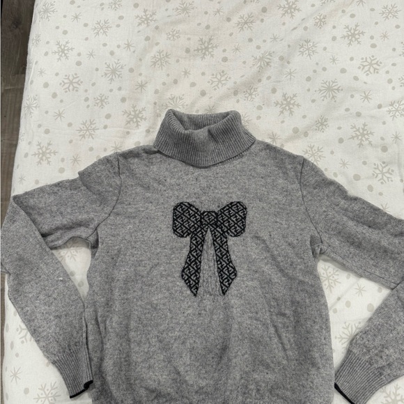 Authentic Fendi Sweater gray Size 12 girls - Picture 4 of 5